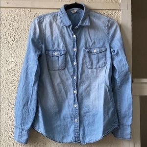💕J Crew EUC Chambray Button-down Shirt🌊